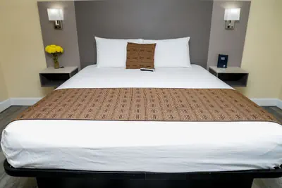 Photo 4 - Silver Surf Motel
