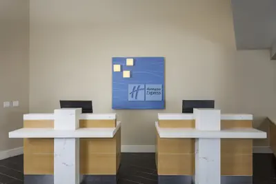 Photo 3 - Holiday Inn Express & Suites La Jolla – Windansea Beach by IHG