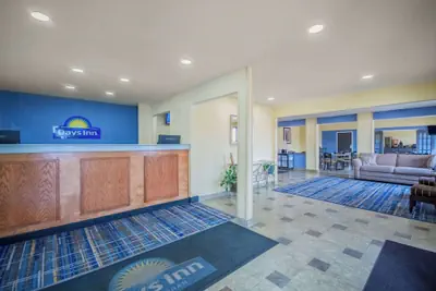 Photo 3 - Days Inn & Suites by Wyndham Waterloo