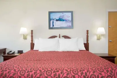 Photo 4 - A Red Dot Inn Milledgeville