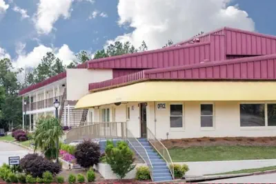 Photo 2 - A Red Dot Inn Milledgeville