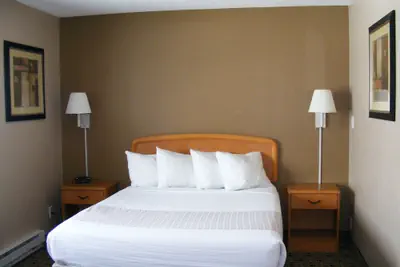 Photo 4 - Americas Best Value Inn & Suites Bismarck