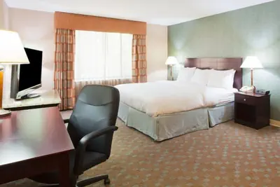 Photo 5 - Hampton Inn Glendale Milwaukee, WI
