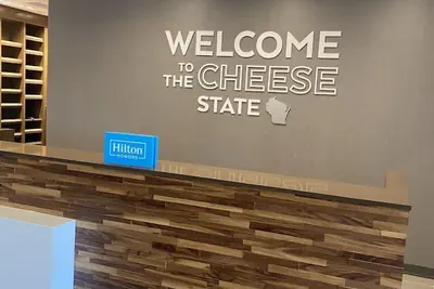 Photo 2 - Hampton Inn Glendale Milwaukee, WI