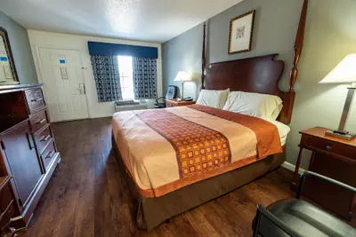 Photo 5 - American Inn & Suites Russellville