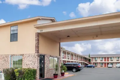 Photo 2 - Econo Lodge Hobbs