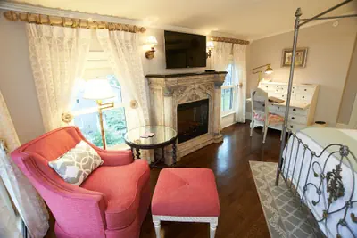 Photo 4 - Saybrook Point Resort & Marina
