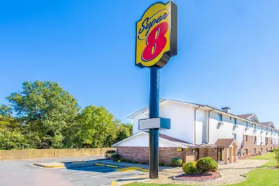 Photo 2 - Super 8 by Wyndham Richmond/Broad Street