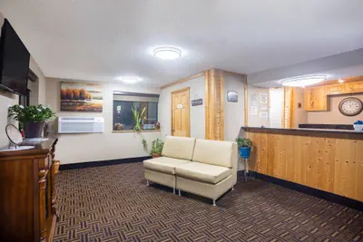 Photo 2 - Super 8 by Wyndham Elkins