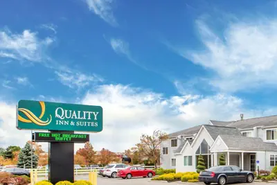 Photo 2 - Quality Inn & Suites North/Polaris