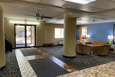 Photo 3 - Super 8 by Wyndham Port Clinton