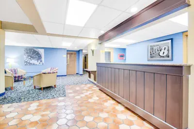 Photo 4 - Super 8 by Wyndham Port Clinton