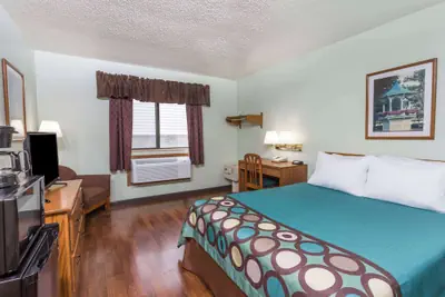 Photo 5 - Super 8 by Wyndham Gallipolis Pt Pleasant Area