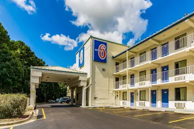 Photo 2 - Motel 6 Raleigh, NC - Cary