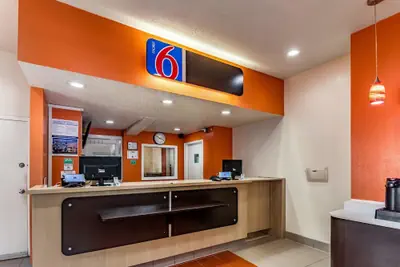 Photo 5 - Motel 6 Raleigh, NC - Cary