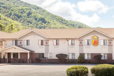 Photo 2 - Super 8 by Wyndham Norton VA