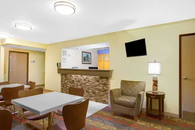 Photo 4 - Super 8 by Wyndham Lewisburg