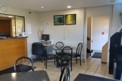 Photo 3 - Super 8 by Wyndham Waynesboro