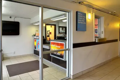 Photo 4 - Motel 6 Toledo, OH