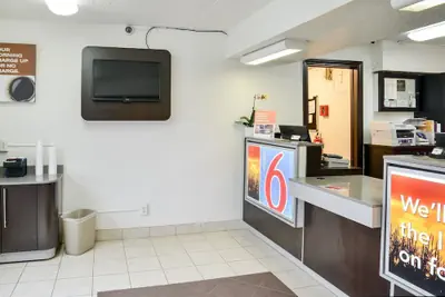 Photo 3 - Motel 6 Toledo, OH