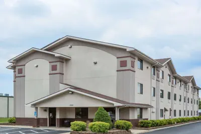 Photo 2 - Super 8 by Wyndham Danville VA