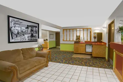 Photo 3 - Super 8 by Wyndham Radford VA