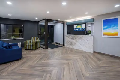 Photo 4 - Days Inn by Wyndham Pleasant Prairie Kenosha