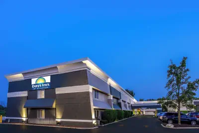 Photo 2 - Days Inn by Wyndham Pleasant Prairie Kenosha
