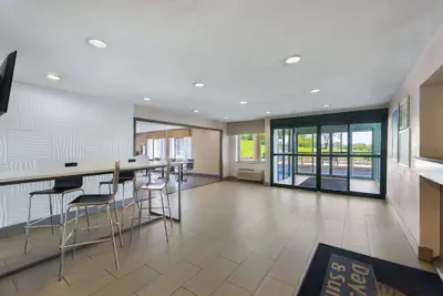 Photo 3 - Days Inn & Suites by Wyndham Kansas City South