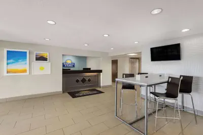 Photo 4 - Days Inn & Suites by Wyndham Kansas City South