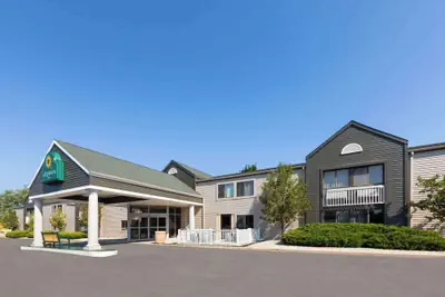 Photo 2 - La Quinta Inn by Wyndham Sheboygan