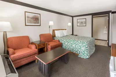 Photo 3 - Knights Inn Racine