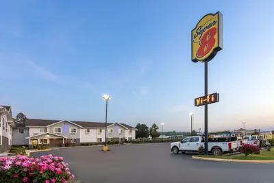 Photo 2 - Super 8 by Wyndham South Boston VA