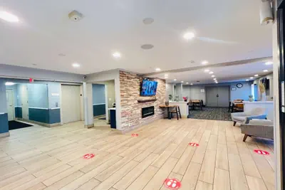 Photo 4 - AmericInn by Wyndham Glendale/Milwaukee