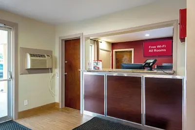 Photo 3 - Red Roof Inn Cameron
