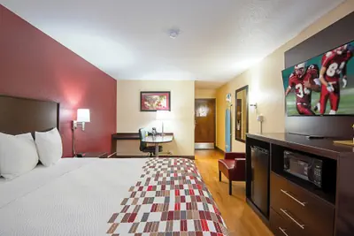 Photo 2 - Red Roof Inn Cameron