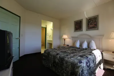 Photo 4 - Allure Suites