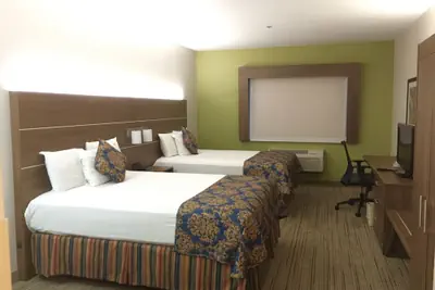 Photo 5 - Holiday Inn Express & Suites Tulare by IHG
