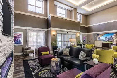 Photo 4 - La Quinta Inn & Suites by Wyndham San Antonio Downtown