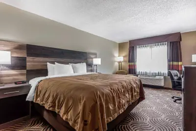 Photo 2 - Quality Inn & Suites Salisbury South