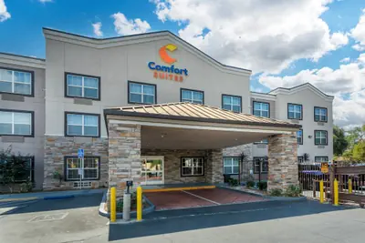Photo 2 - Comfort Suites Downtown Sacramento