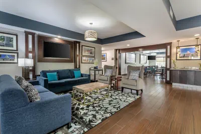 Photo 3 - Comfort Suites Downtown Sacramento