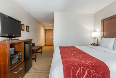 Photo 5 - Comfort Suites Downtown Sacramento