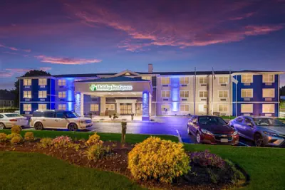 Photo 2 - Holiday Inn Express Plymouth by IHG