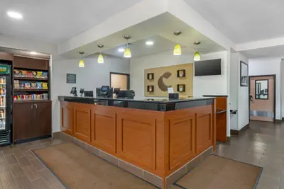Photo 3 - Comfort Inn & Suites Kansas City - Northeast