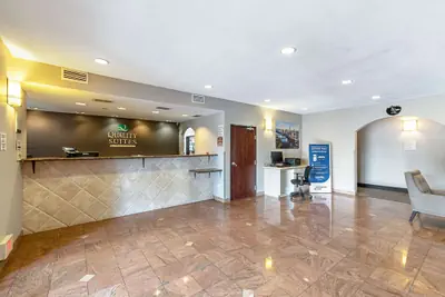 Photo 3 - Quality Suites Austin South St. Elmo District