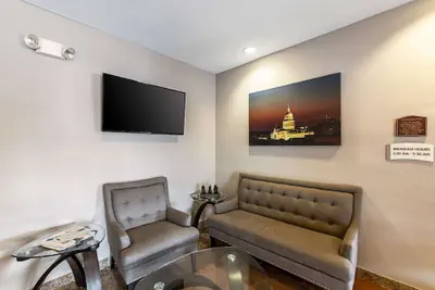 Photo 4 - Quality Suites Austin South St. Elmo District