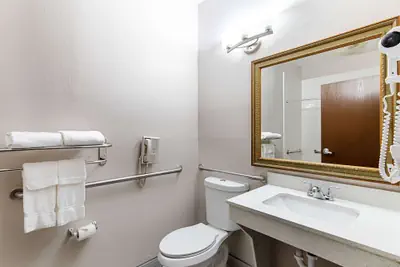 Photo 5 - Quality Suites Austin South St. Elmo District