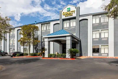 Photo 2 - Quality Suites Austin South St. Elmo District