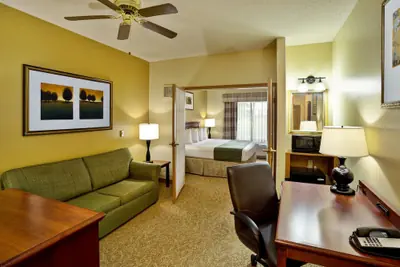 Photo 5 - Country Inn & Suites by Radisson, Marion, OH